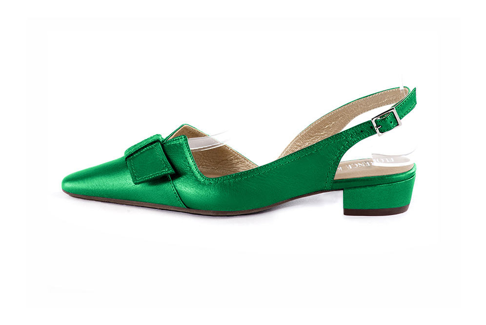 French elegance and refinement for these emerald green dress slingback shoes, with a knot, 
                available in many subtle leather and colour combinations. The pretty French spirit of this beautiful pump will accompany your steps nicely and comfortably.
To be personalized or not, with your materials and colors.  
                Matching clutches for parties, ceremonies and weddings.   
                You can customize these shoes to perfectly match your tastes or needs, and have a unique model.  
                Choice of leathers, colours, knots and heels. 
                Wide range of materials and shades carefully chosen.  
                Rich collection of flat, low, mid and high heels.  
                Small and large shoe sizes - Florence KOOIJMAN